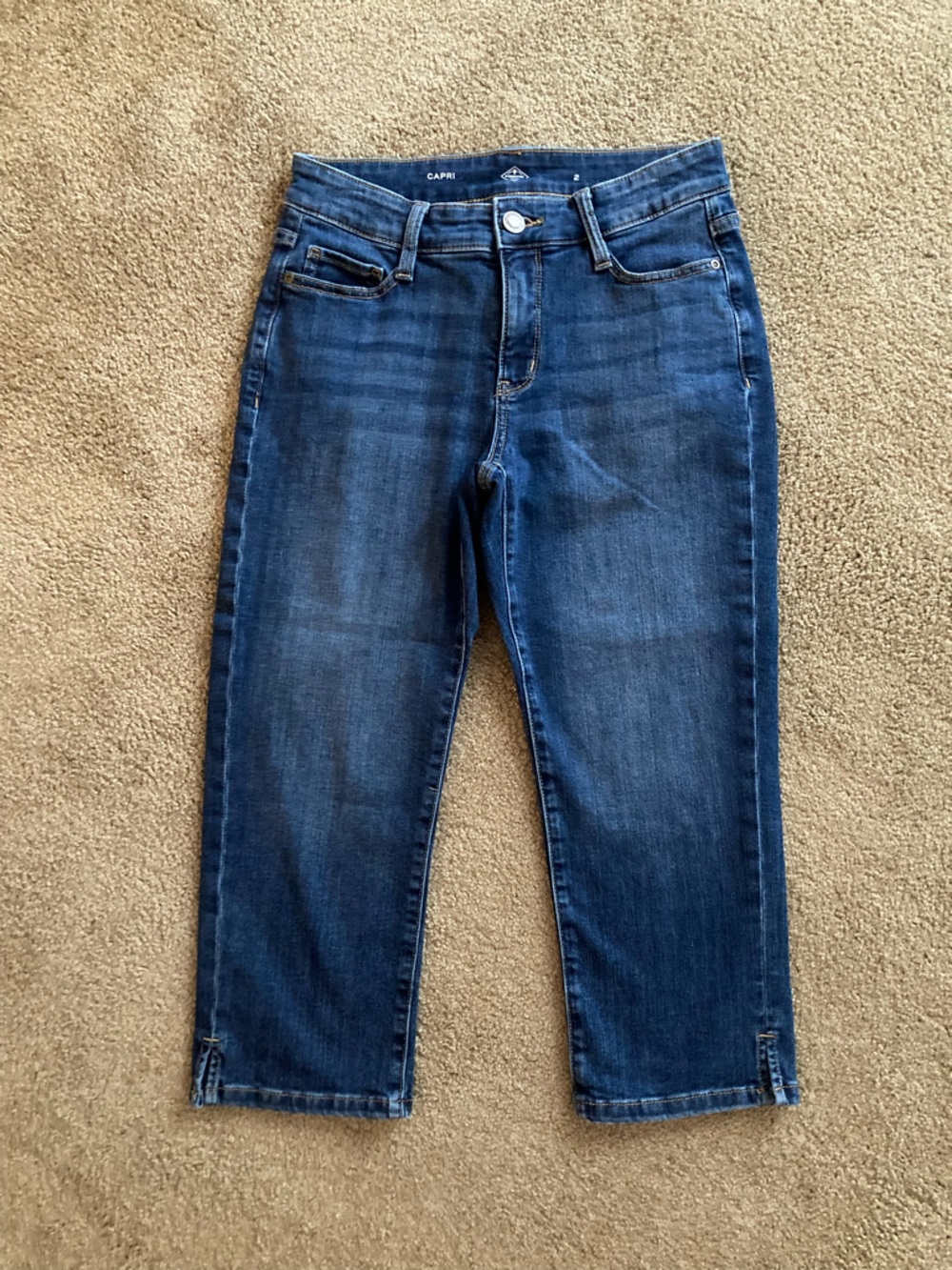 Excellent condition! Women's Dark Blue Stretch Denim capris